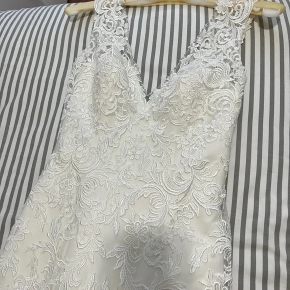 Allure Bridal - Picture 1 of 11